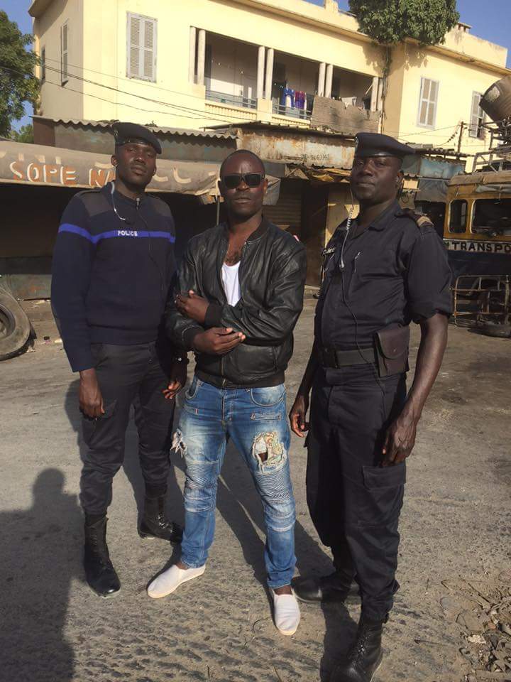 LFCamerounais's tweet photo. NEWS : fin de tournage du pilote de la série panafricaine "Forces Spéciales Africaines" réal. Ahed Bensouda, avec @AxelAbess &amp; @BrunoHenry https://t.co/MxPLKQQHOL