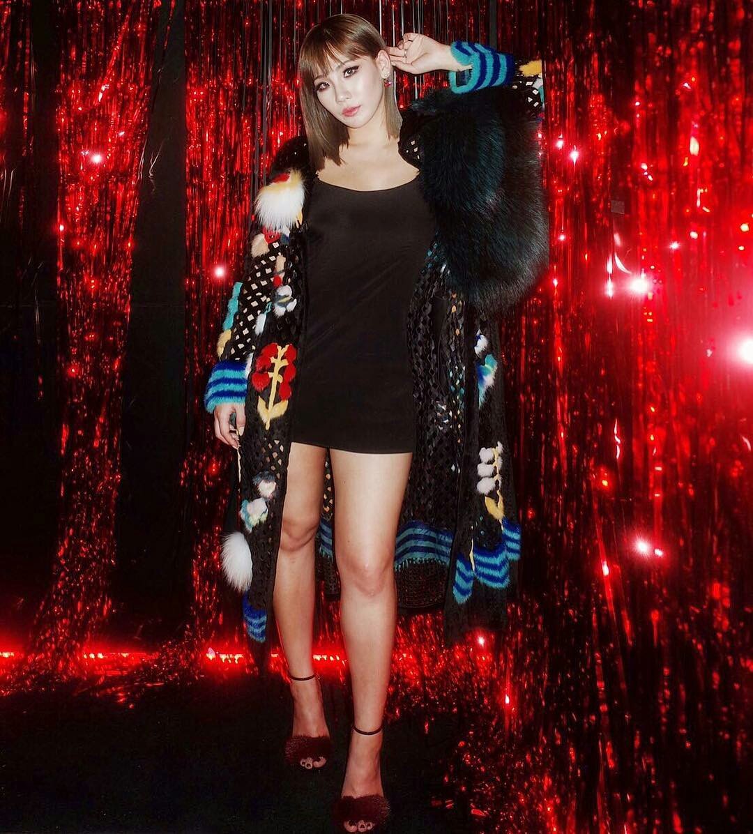 2NE1_MSIA's tweet photo. [IG] mazurbate: Last but not least, F-E-N-D-I No panty line, #SLAYlin 3rd Dinner &amp; Afterparty Look #peaceOUTHK https://t.co/gvMGsmRdGT https://t.co/7Y1sVtNNl1