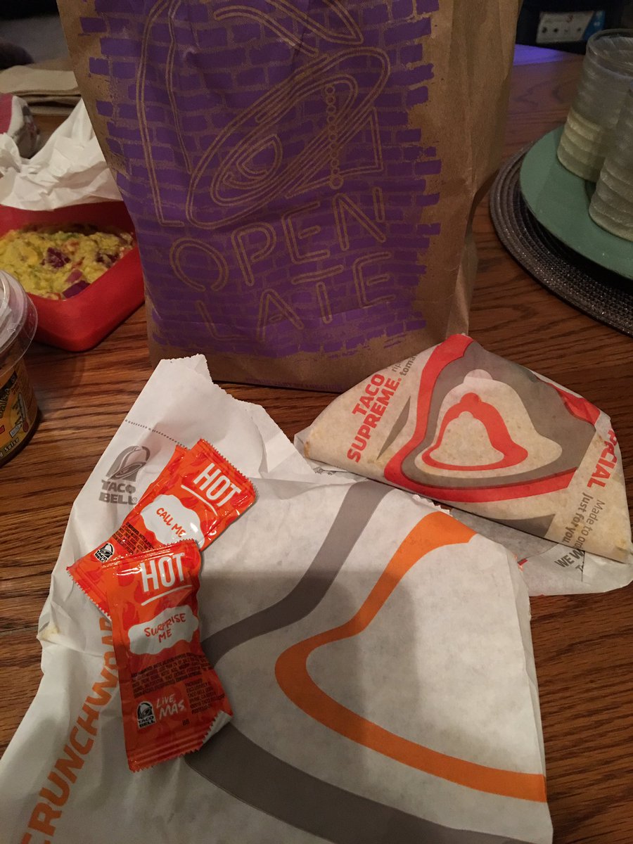 joyjoyy12's tweet photo. @chrisdelia no shame in my fast food game. #GSO https://t.co/vkFsm77jod