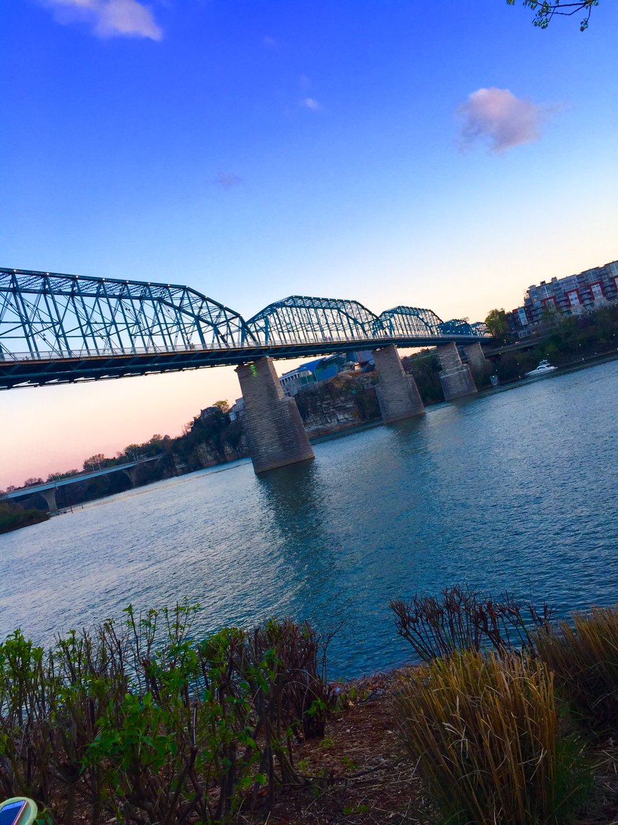 ZHendo_20's tweet photo. Enter cliché "I love my city" or "Chattanooga, you're beautiful" quote here https://t.co/hSAmCXsmLV