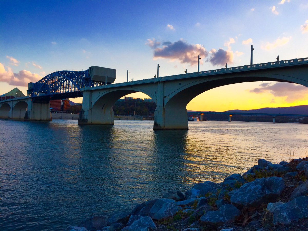ZHendo_20's tweet photo. Enter cliché "I love my city" or "Chattanooga, you're beautiful" quote here https://t.co/hSAmCXsmLV