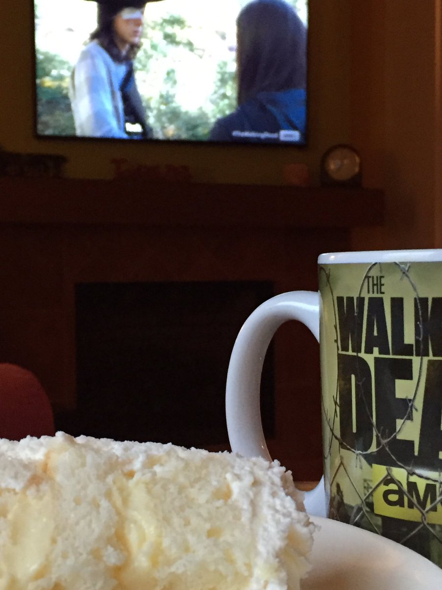 BearbeeDoll's tweet photo. Cake, coffee, and noncaped crusaders on #TheWalkingDead #itsagoodthing!@AMCTalkingDead @WalkingDead_AMC https://t.co/B4MLAyvJUA
