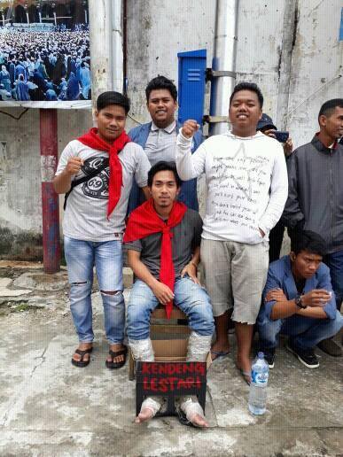 Dandhy_Laksono's tweet photo. Solidaritas dari mahasiswa di Tarakan, Kalimantan Utara untuk petani Kendeng. (foto: M Lizzard) https://t.co/FNjgU0IzzJ