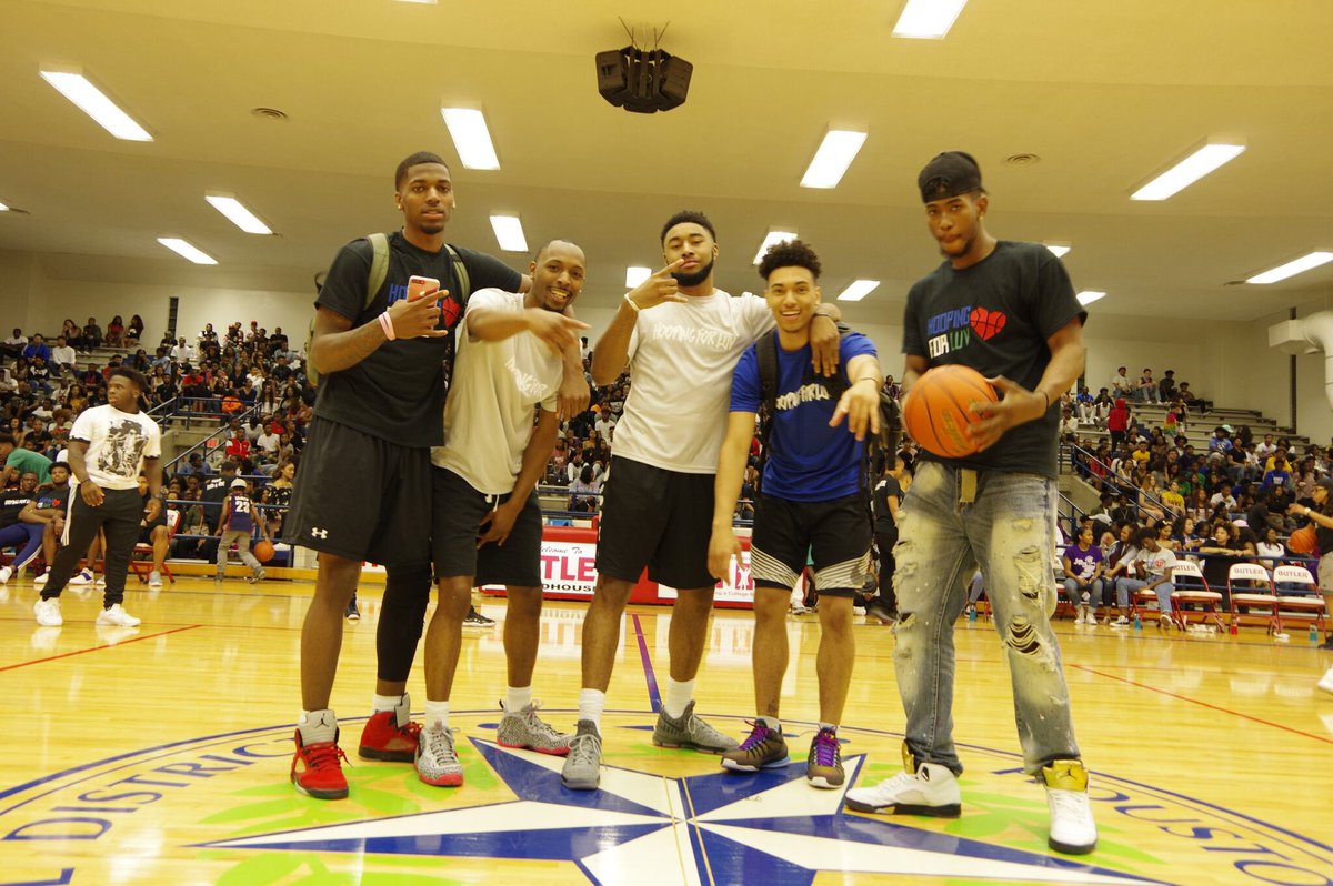 AlanTooStrong's tweet photo. Shout out to @brucebellmedia1 for the amazing pictures #HoopingForLuv ππ½π https://t.co/sK5Kuk4Bbr