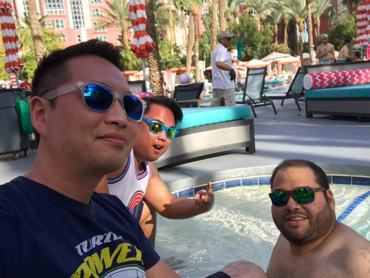 LongLiveBob's tweet photo. Drove to vegas, went to #Flamingos pool, then mgm buffet, now pooped &amp; ready for #CinemaCon2017 w/ @JohnSpartan300 @PacManNR7 @NerdReactor https://t.co/cXRdYYoOFo