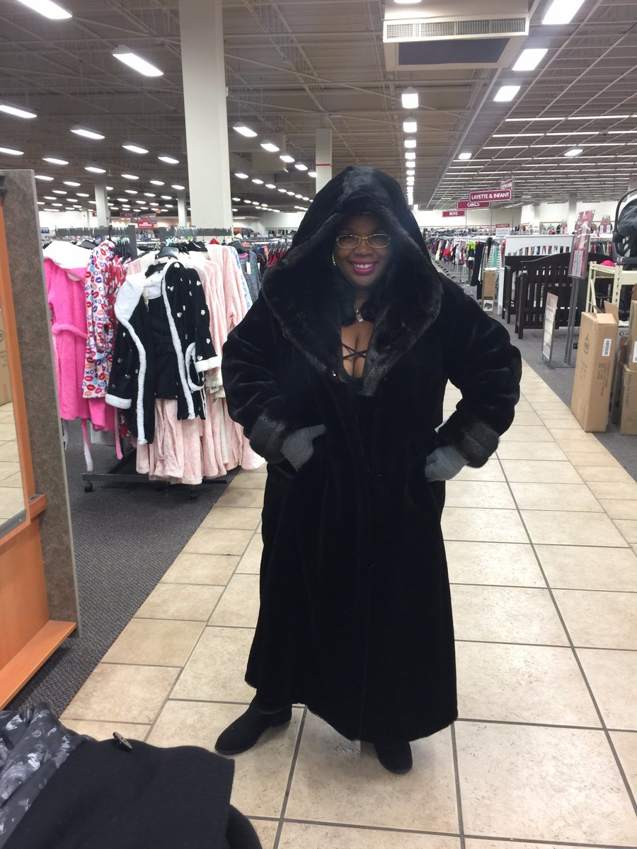 DimondRose's tweet photo. When the weather got me @Burlington picking out coats! #WinterIsNotOverYet Burlington coats make me feel #Flawless #FleekMode #SoManyChoices https://t.co/tswfl0JPR3