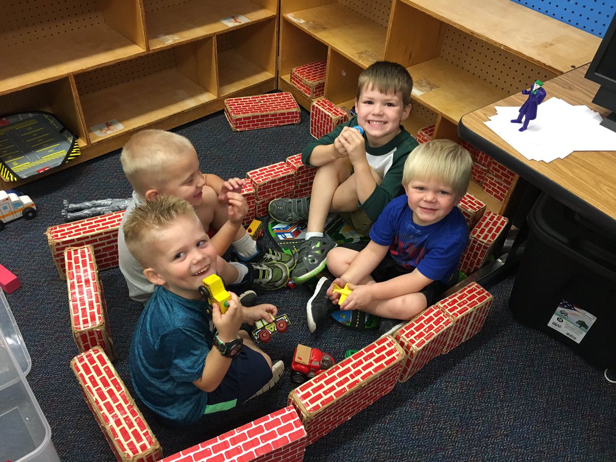 kinderfun1's tweet photo. Ss built a structure the Joker/villain used to capture them (plan,cooperate,communicate) #prekplay @CitrusSchools #celebratelps https://t.co/OG7sZvLHm0