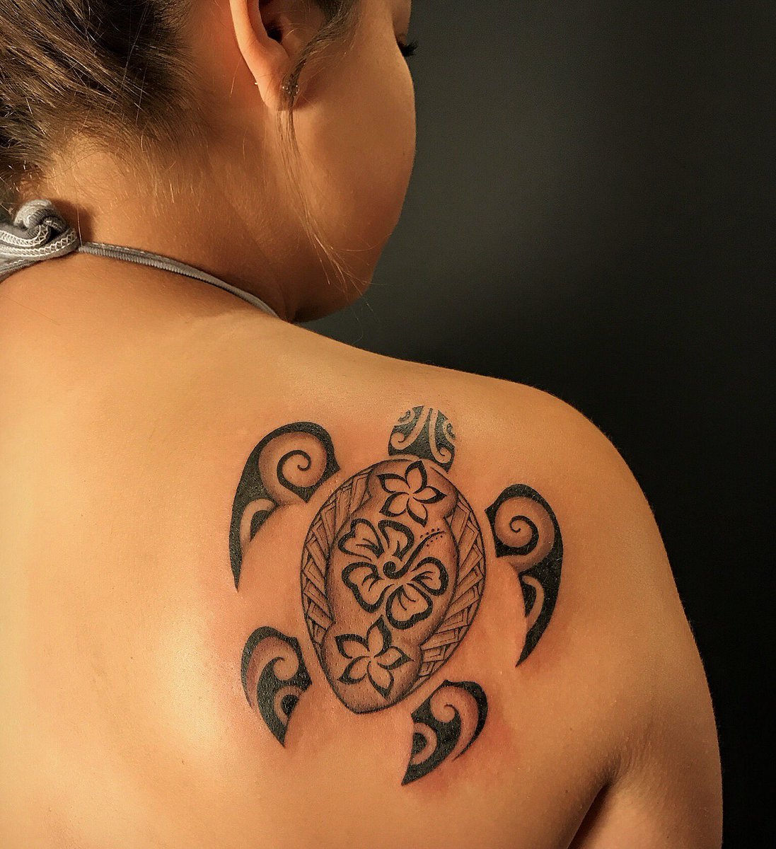 raaaysmooth's tweet photo. First tat was a success 💉😍🌺🐢 #islandtat https://t.co/yltMBgGjc3