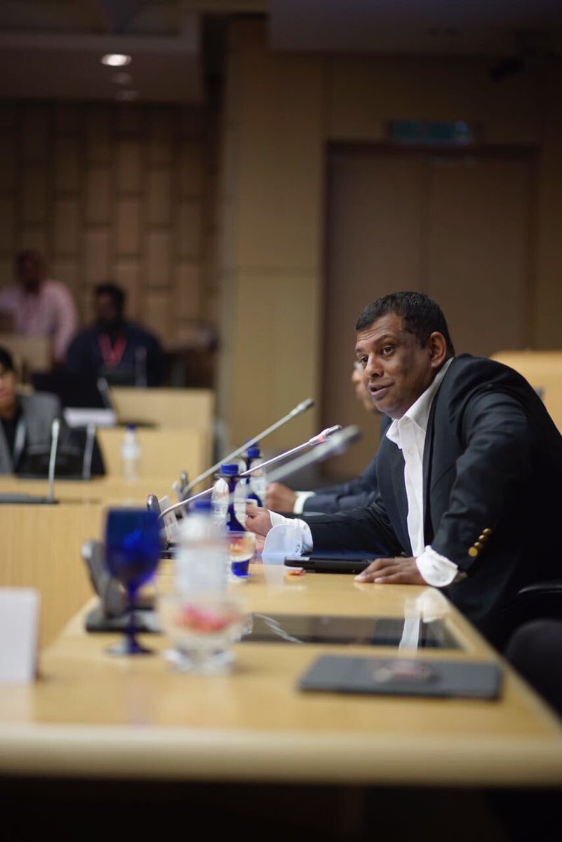 ASBedu_official's tweet photo. Don't ever waste a crisis! @tonyfernandes at #ASB in the BOG student panel! #onlyatasb #asbmba #asbmba2018 #asbmit https://t.co/SeiNkqPA1w