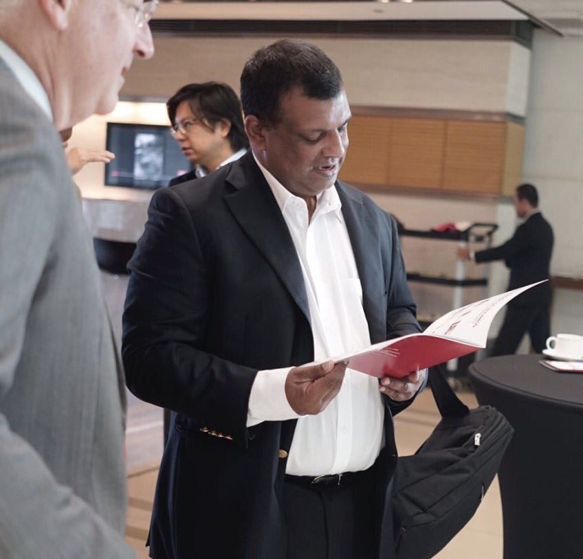 ASBedu_official's tweet photo. Don't ever waste a crisis! @tonyfernandes at #ASB in the BOG student panel! #onlyatasb #asbmba #asbmba2018 #asbmit https://t.co/SeiNkqPA1w