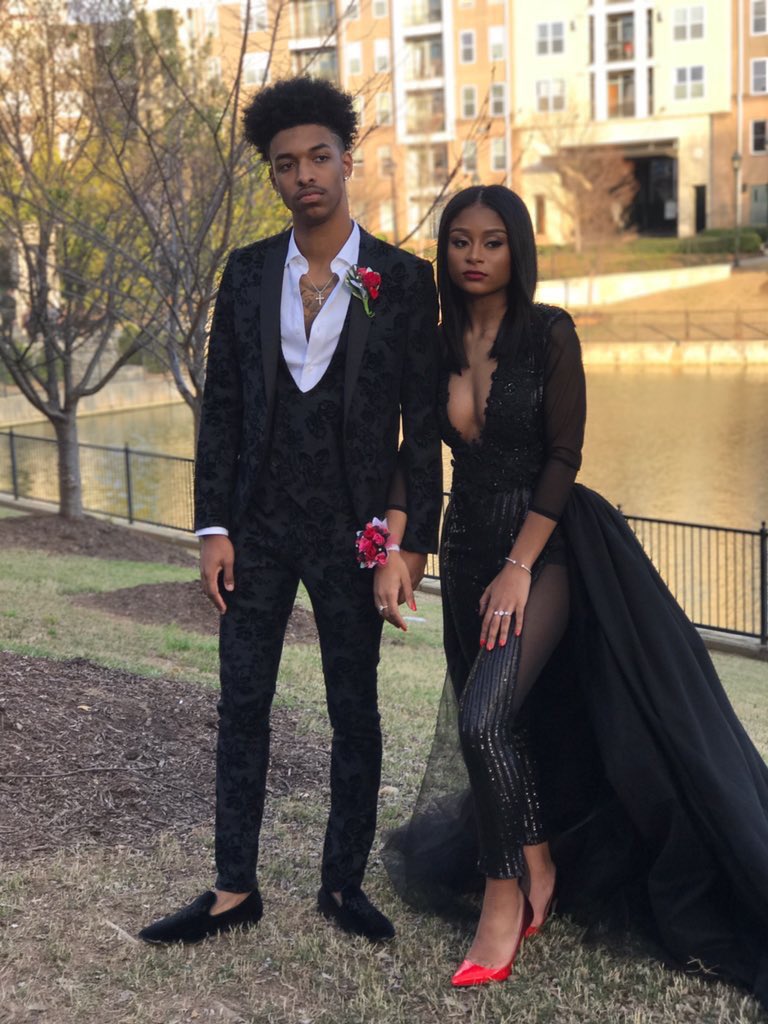 prompics_17's tweet photo. Shook. 

@almightykammm &amp; @_RReeddd https://t.co/66QUkyIgXY