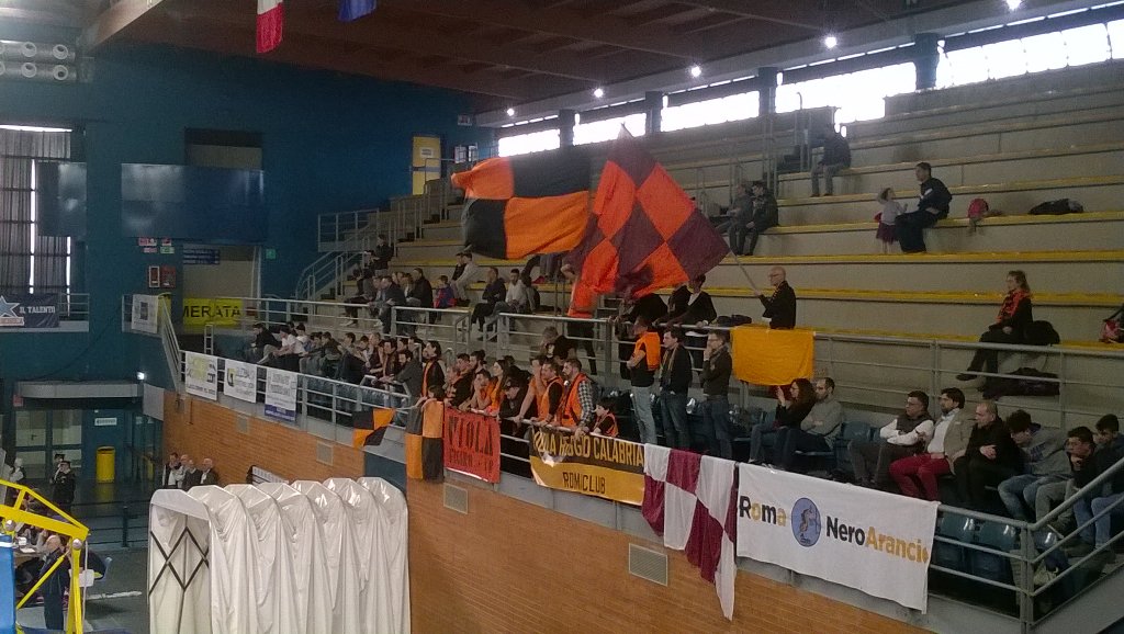 violafiginocomo's tweet photo. 26.03.2017 popolo neroarancio #ViolaRC https://t.co/xi9ISUlCyj