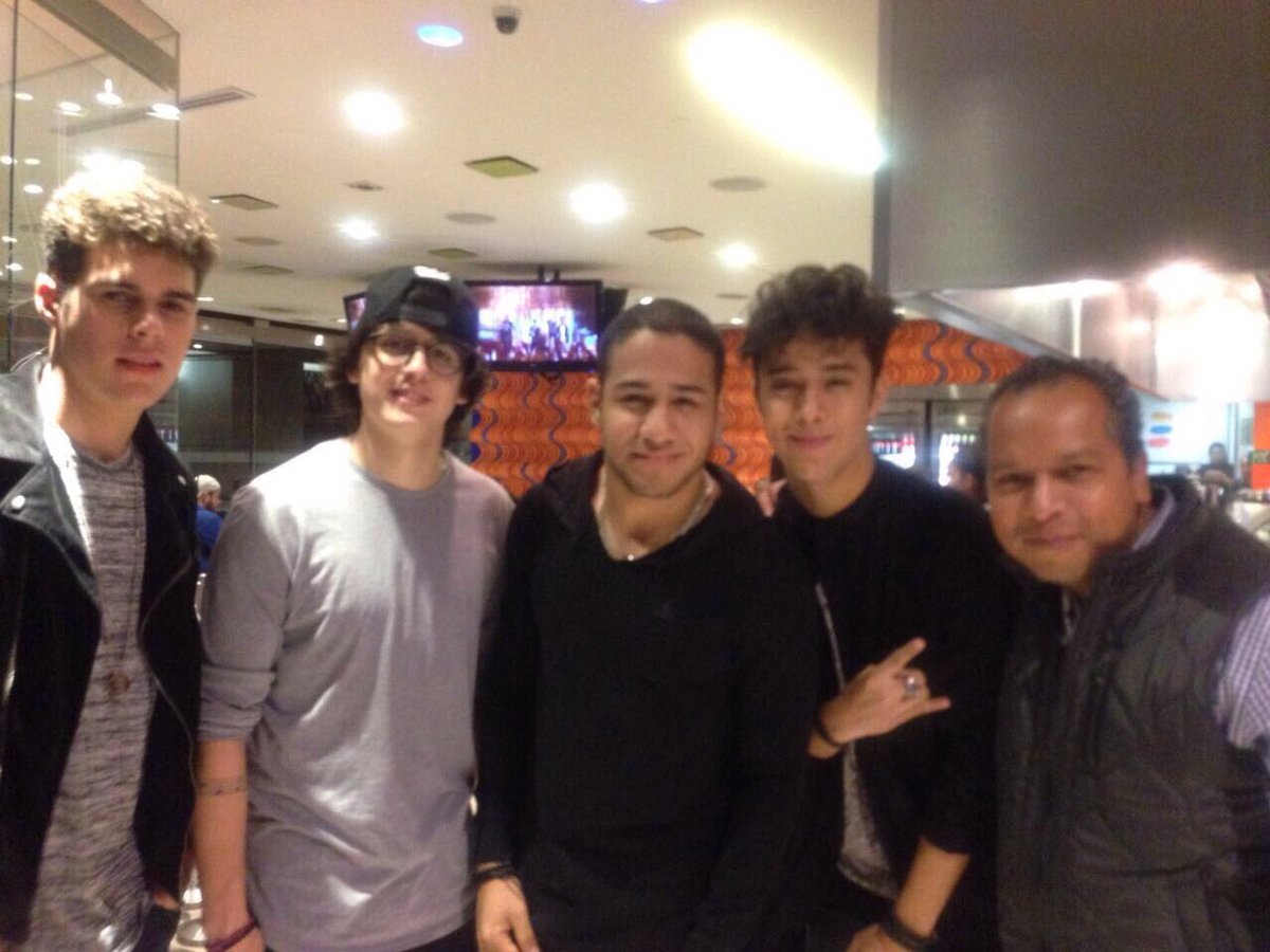 ElCalifaMx's tweet photo. "La noche está para un reggaetón lento y unos tacos al pastor" 🎶 gracias a la visita de @CNCOmusic en #Palmas 🎶 #Califan #ElTacoEsLoNuestro https://t.co/k3eNCGNvWd
