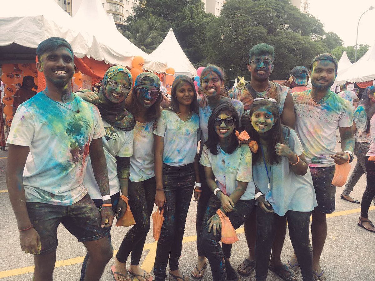 im_your_remedy's tweet photo. "We look like confused smurfs." #letsholilah #sdsholi https://t.co/nkSqa9T1lZ