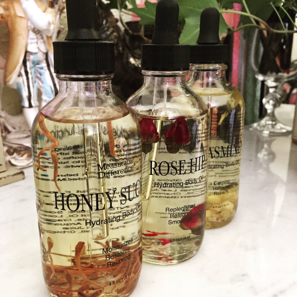 SeanaGarrow's tweet photo. 🌿🌹How does one decide between wearing awesome, fantastic or amazing?🤔That's #Honeysuckle #Rosehips &amp; #Jasmine #bodyoils by @MDbyChrislie 😍🌹🌿 https://t.co/GgjJs8Ps4O