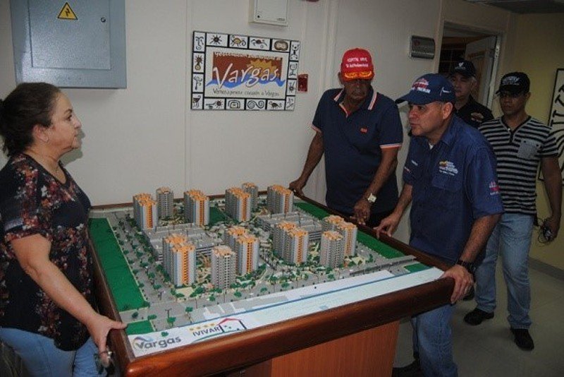 diariopuerto's tweet photo. Gobernador García Carneiro inspeccionó apartamentos de Los Corales https://t.co/H2PyyQ3GcV ⚓️ https://t.co/BxJakOj4nO
