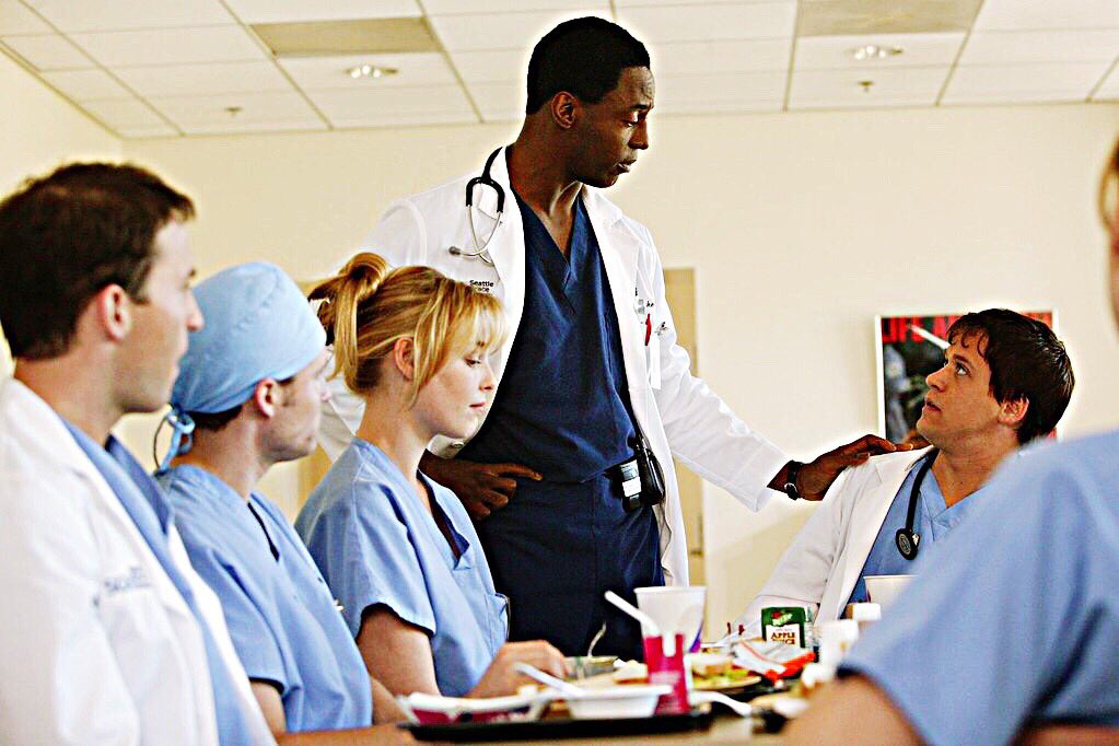 GreysUpdatesFR's tweet photo. Il y a 12 ans jour pour jour, le 27 mars 2005, débutait #GreysAnatomy avec la diffusion du 1x01, intitulé "A Hard Day's Night", sur ABC. https://t.co/Q19zsCRvcT