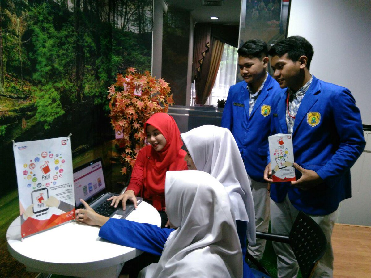 sheffysyafrida's tweet photo. senyum ceria sambil membaca dg PADI bersama adik2 SMK Muhammadiyah 3 Jakarta @Synergy_Telkom #bumnhadiruntuknegeri #paditreg2 @plasasparman https://t.co/PC4Uqmc3W5