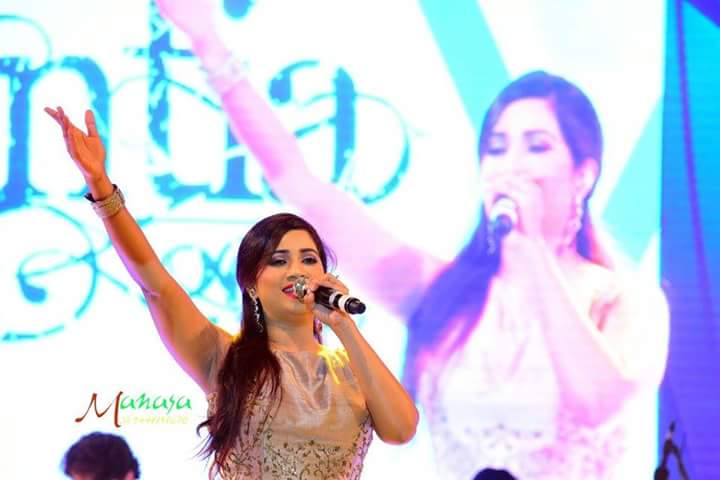 SonaSsg's tweet photo. ***New Unseen Clicks***
@shreyaghoshal ur singing enough to move on any kind of hearts... πππ
#Mangalore(MITE) #Sentia2k17 hyptonised.. πππ https://t.co/ndd7CWrHcp