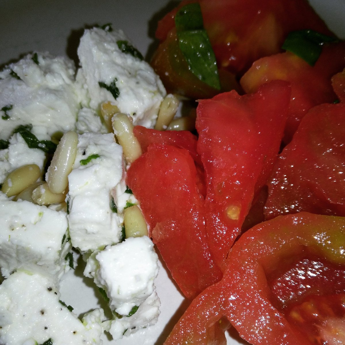 Cuciaroepiron's tweet photo. #fetagreca con #menta e #pinoli e #pomodorofresco #basilico.. #cucinaleggera @Cucina_Naturale https://t.co/NdTeP02Bk3