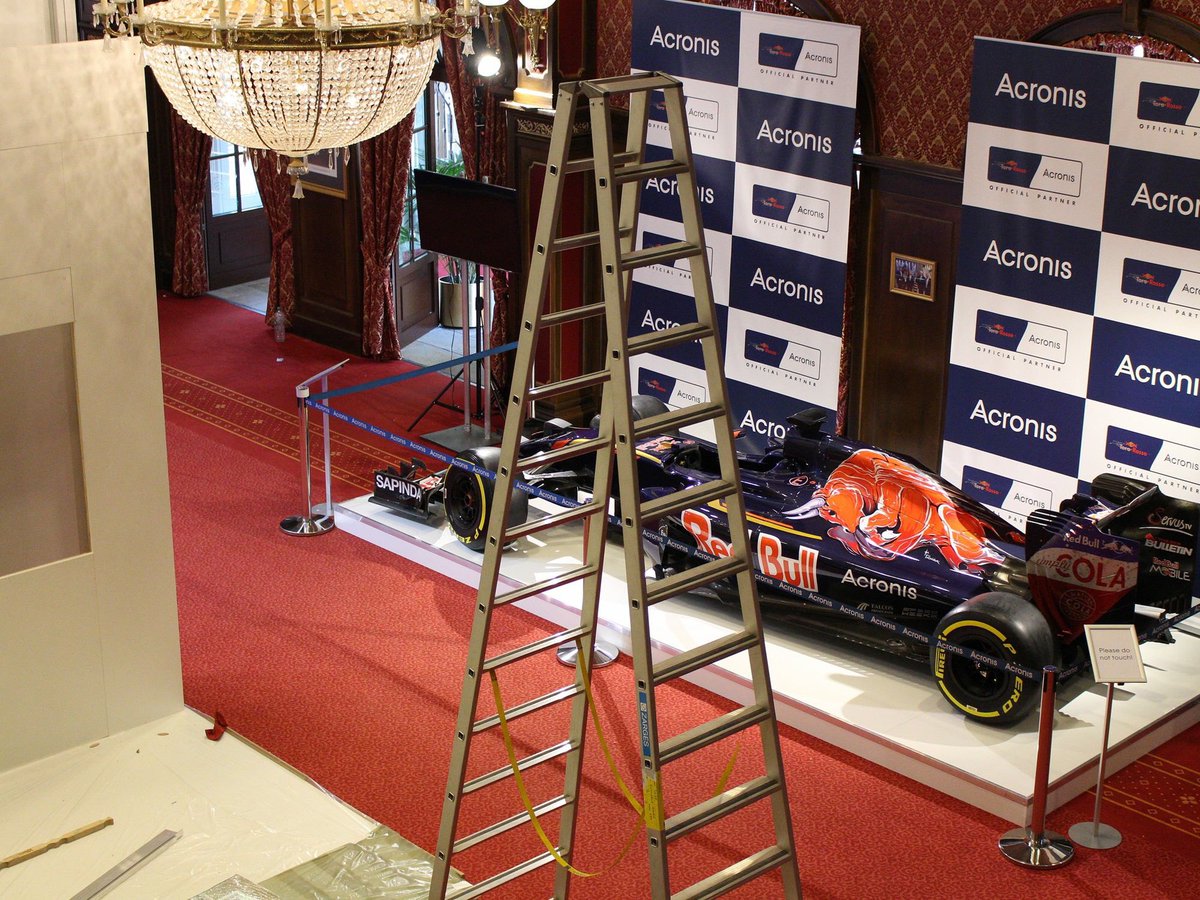 cloudfest's tweet photo. Here's one of the biggest attractions! Straight from the track, we've an F1 car from #RedBullRacing.
#WHDglobal #MakeHostingGreatAgain https://t.co/04MC40DK8w