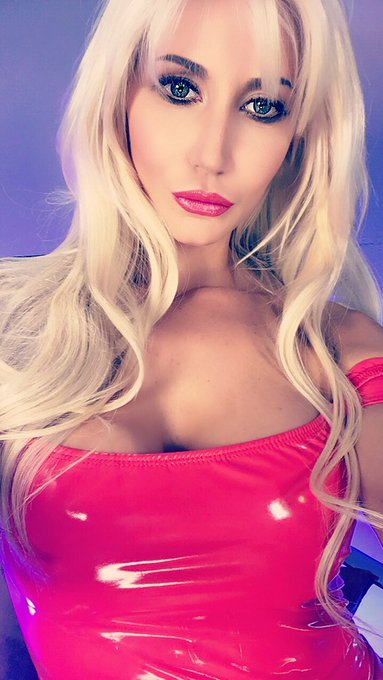 Morning x I now also have a selfie gallery on my website boys x 😉 😈 ❤️ https://t.co/1CYQDVQMn4<a href="/tag/newprofilepic"class="tags"><span>#newprofilepic</span></a>