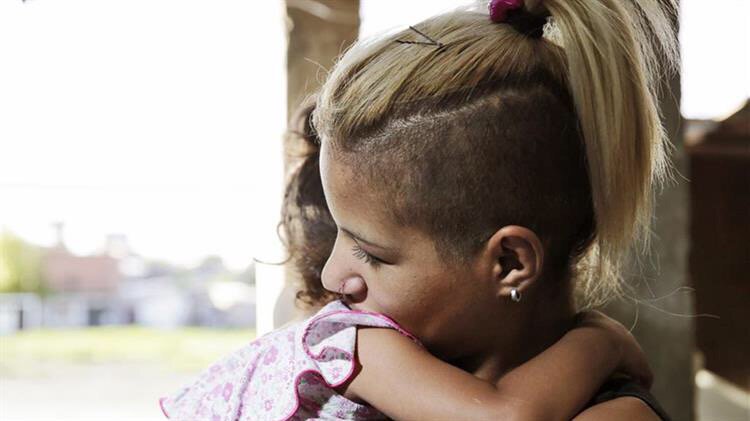 ezeta2015's tweet photo. Ni-ni en duda: el 67% son madres jóvenes que se ocupan de cuidar a sus hijos @Pilares_Org  https://t.co/DnQZqyK03M https://t.co/UOzF6lBdbi