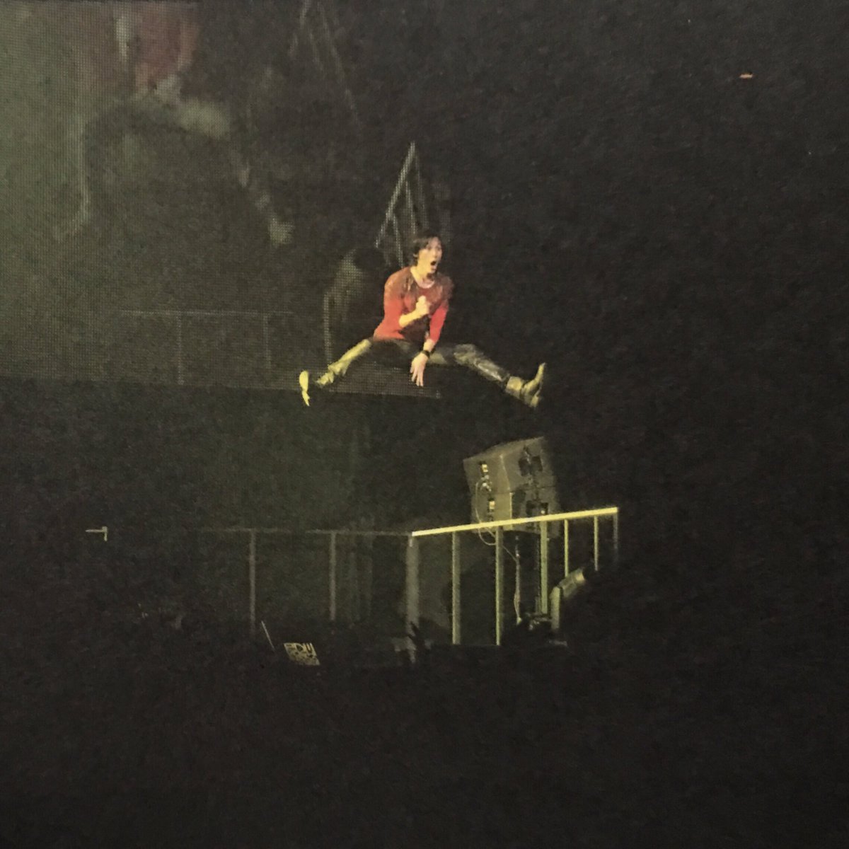 Uzivatel あらぽん Na Twitteru 跳躍力比較 稲葉さんやばすぎ笑 1枚目 B Z 稲葉浩志 52 2枚目 One Ok Rock Taka 28 Bz 稲葉浩志 Oneokrock Taka