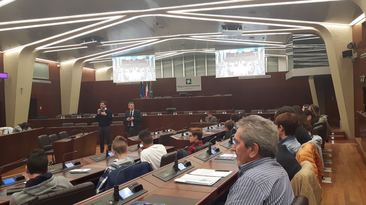ConsLomb's tweet photo. Educazione alla #legalita' e lotta alla #mafia al centro dell'incontro #scuola media #PozzodAdda/MI, ospite a #PalazzoPirelli https://t.co/mZRnNTikRq
