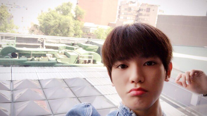 TAEYONGLICX's tweet photo. [OFFICIAL] 170327 NCT Vyrl update with #태용  #NCT127 -1- 
https://t.co/UNiTpcunD1 https://t.co/GsPgLgyhUt
