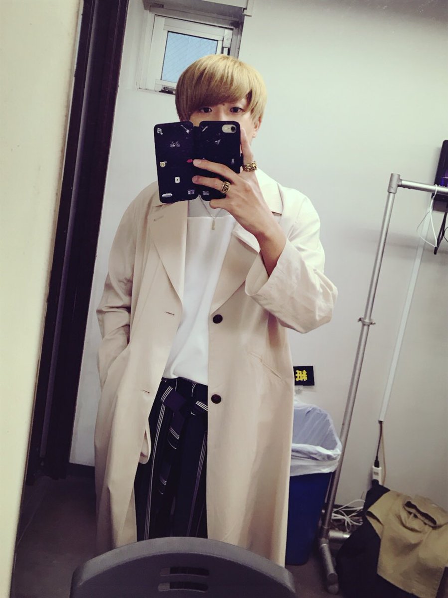 夏代孝明 アイスタありがとうございました 最高に楽しかったよ 服も新しいのおろした 春だね セトリ 1 バレリーコ 2 シャルル 3 メーベル 4 なんでもないや 5 クロノグラフ 6 ユニバース 7 ケイデンス T Co Lsews3csazの真ん中を歩く