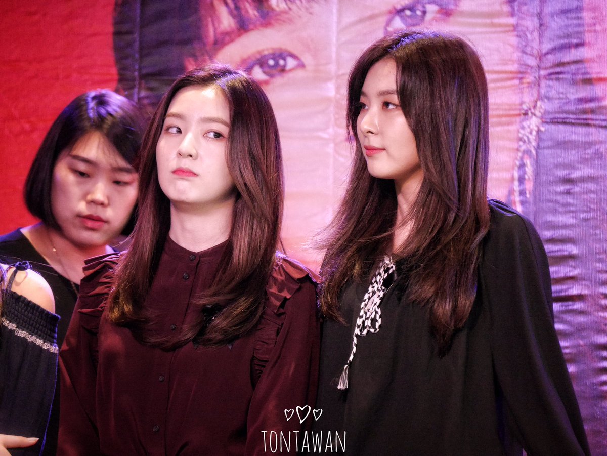 tontawan_t's tweet photo. 170327 #REDVELVET_1st_inBKK Perfect Match🐰🐻 #슬기 #Seulgi #IRENE #아이린 #레드벨벳 #seulrene https://t.co/0IttlPdtUj