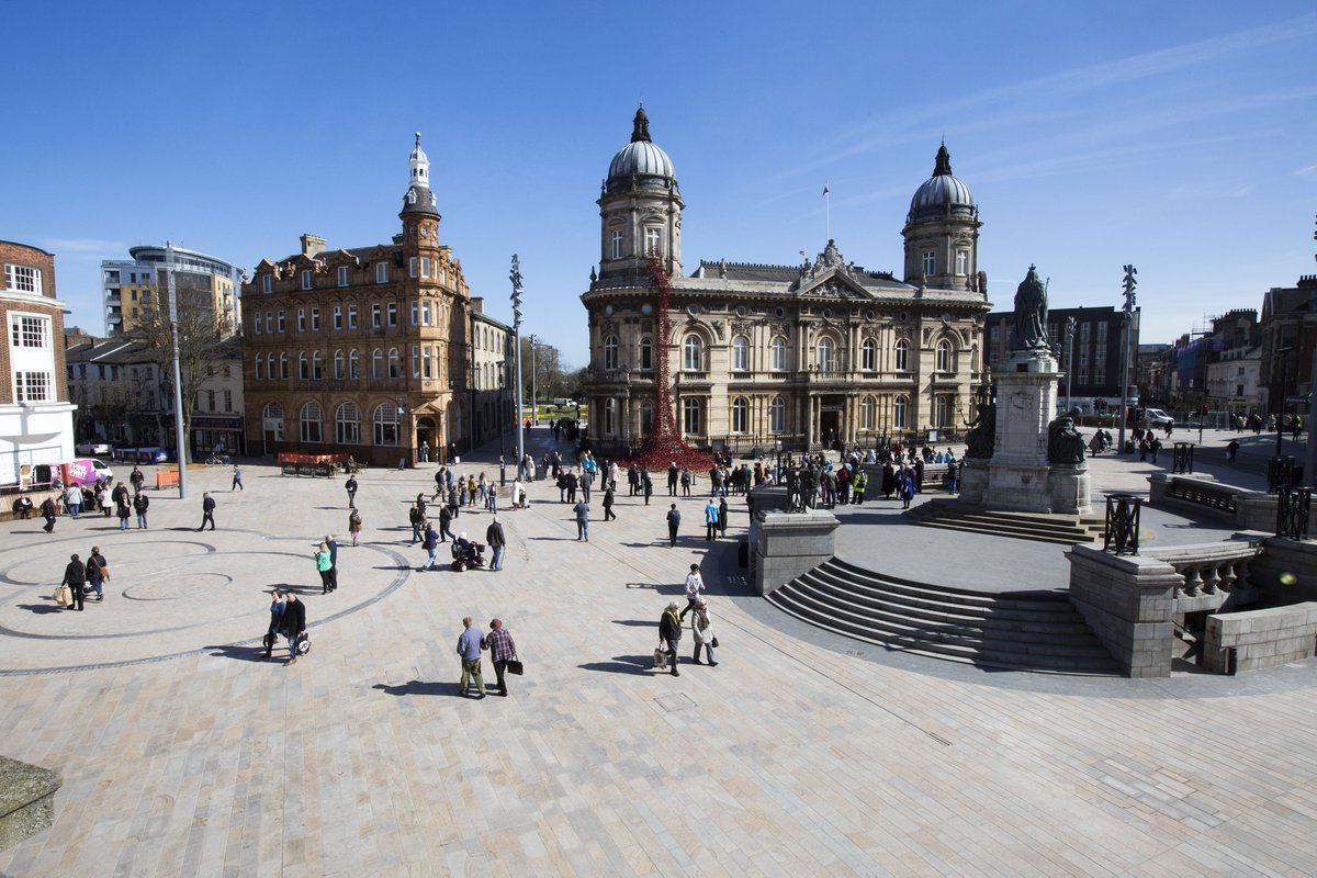 EuroviaHull's tweet photo. A fantastic view of the revamped Queen Victoria Square taken on Friday by our photographer @tspix https://t.co/X8RAxqC67k