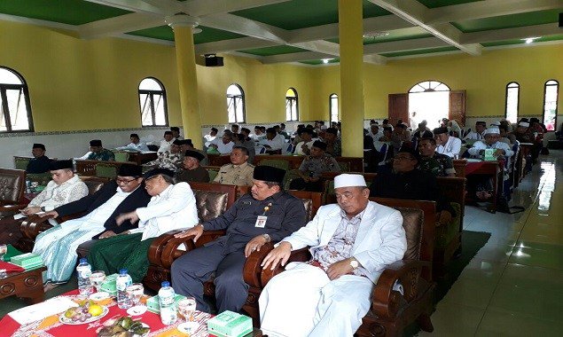 Kapolsek Warungpring Hadiri Pembukaan Haul Al-Maghfurlah KH. SYAHMARIE Yang Ke-32 polsekwarungpring.com/kapolsek-warun…