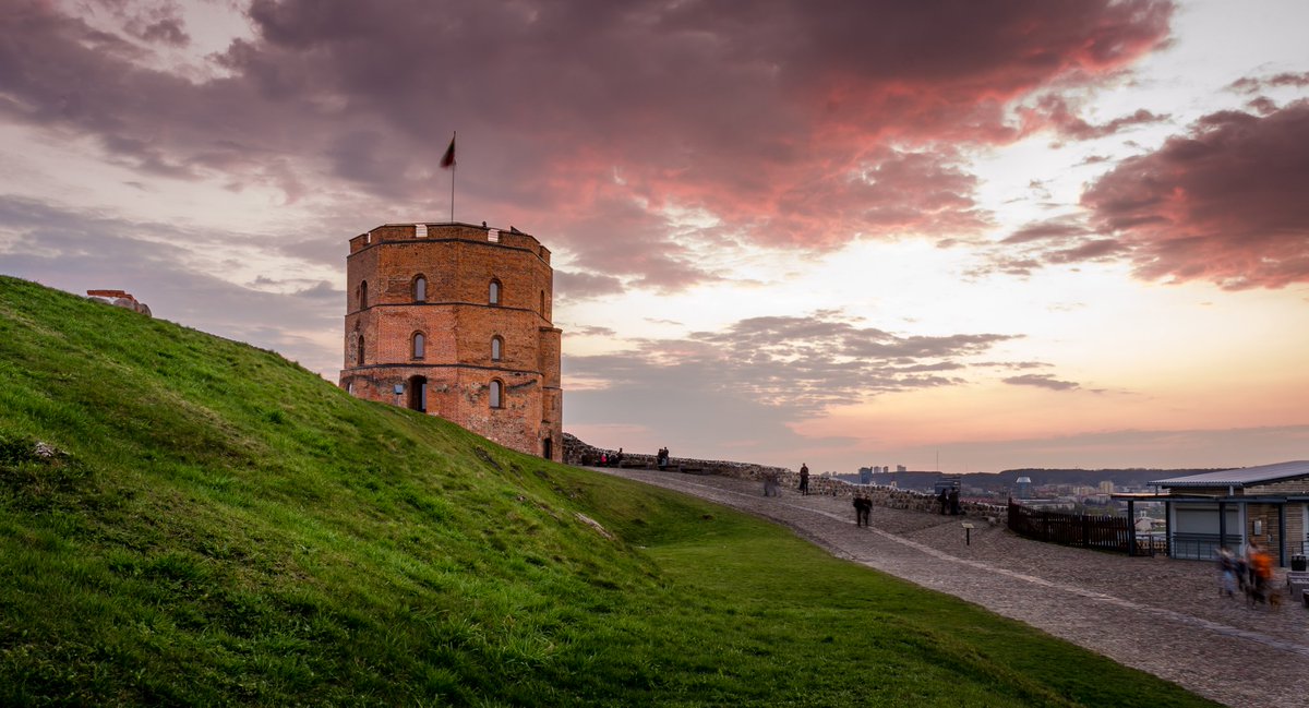alluring_planet's tweet photo. Beautiful spring sunset in Vilnius Lithuania https://t.co/3K3mz7a2rx