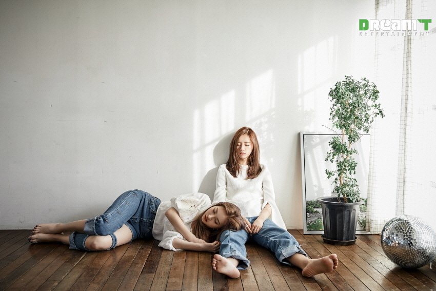 girlsdayid's tweet photo. 170327 Star Naver update " I'll Be Yours " Jacket Photo Behind (1) - D#걸스데이 #혜리 #민아 #유라 #소진 https://t.co/thXiEV8BHx https://t.co/UXcEyX0aWP
