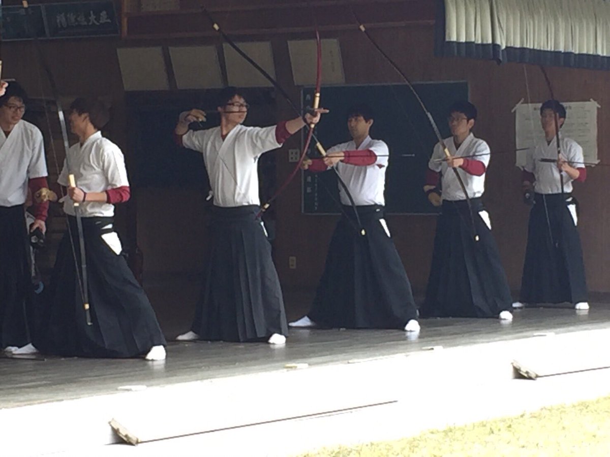 福岡大学体育部会弓道部 V Twitter 今日は西南学院大学弓道場にて 九州大学と西南学院大学と本学で三大学定期戦を行いました 結果は 福岡大学 Aが男子団体優勝で福岡大学aが女子団体準優勝でした 女子個人優勝は2年 森智世でした