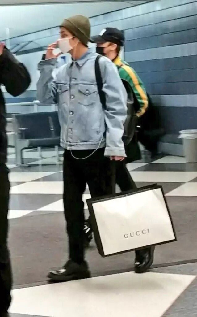 jiminshiii on X: New Yorker Kim Taehyung. Those Gucci bags 😁 he