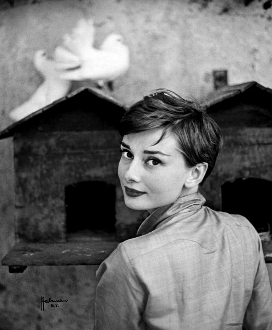 Mutlu haftalar:) #NormanParkinson'un objektifinden #AudreyHepburn #ViveLeCinema