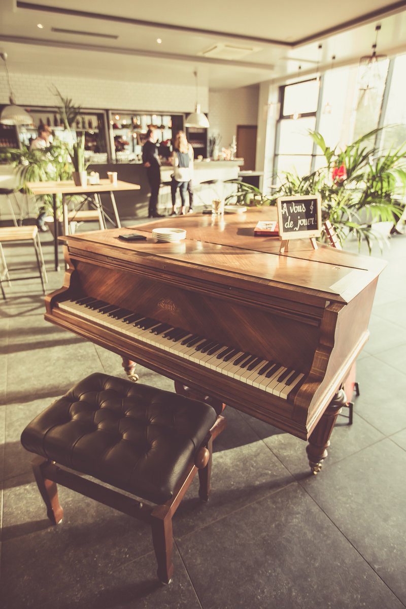 JeremyPenther's tweet photo. Moment de détente au @chateauform @histoiresdevies #photography #photo #piano #goodmorning https://t.co/Um2tALM1S1