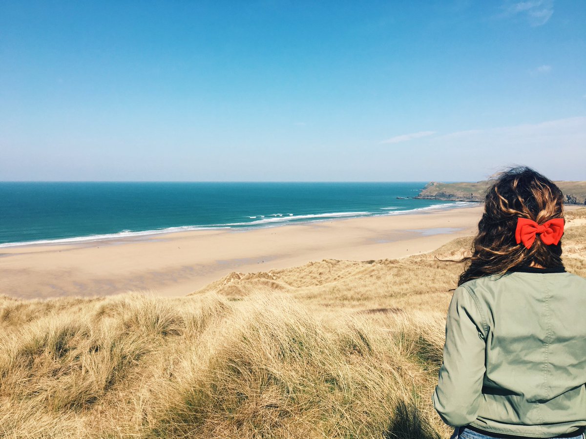Corinnevans's tweet photo. Cornwall doing its thing yesterday ... same again today?! Yep it looks that way #spring #cornwall @annscottagesurf https://t.co/Gsq601ppB3