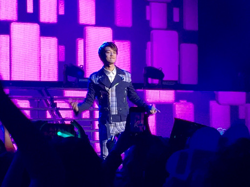 justjulie98's tweet photo. Minho, there's only so much of your flaming charisma we can take! ๐ฅ #SHINeeWorldinLA #SHINeeinLA #shinee https://t.co/RItxwLbyv4