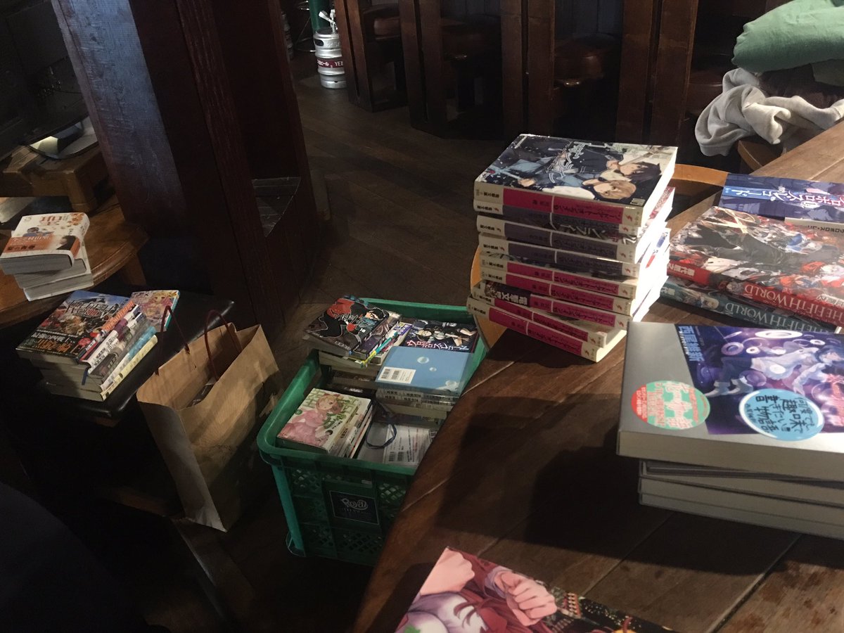 avindamono's tweet photo. プライベートがゴタゴタしててツイッターの存在忘れてた。まだまだ忙しいが身辺整理の為にラノベを少しだけ処分。小説と映画はなるべく手放したくないなー。 https://t.co/6He8ZB6kfo
