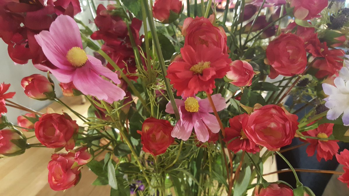 "Oooh what a beautiful morning" roll on the sunshine. We have the spring flowers to match.