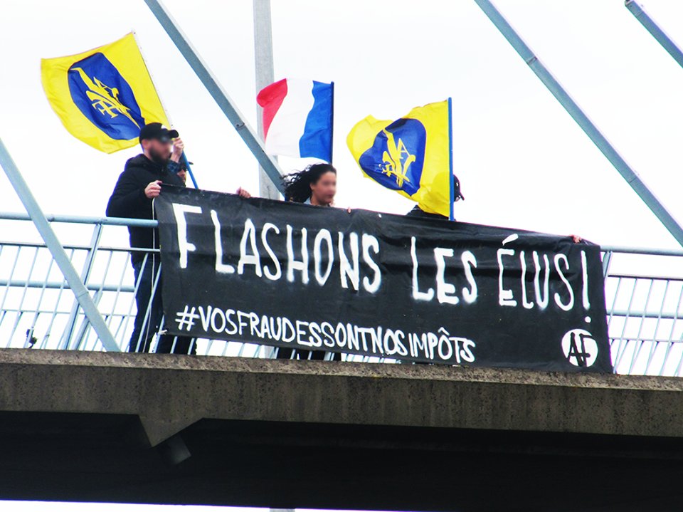 AF_Bordeaux's tweet photo. Hier, nous dénoncions l'indécence d'un système préférant traquer les excès de vitesse que les emplois fictifs. #VosFraudesSontNosImpots https://t.co/mUDc3p19l0