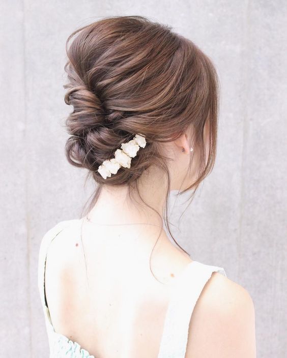 ofhair_ginza's tweet photo. ユルすぎないおくれ毛が可愛い、二次会まとめ髪ヘアアレンジ https://t.co/K4K6ADw6xq #オブヘア #ヘアアレンジ #やり方 #アレンジ #hair #ofhair #美容師 #可愛い #サロモ #グレージュ #編み込み #くるりんぱ #まとめ髪