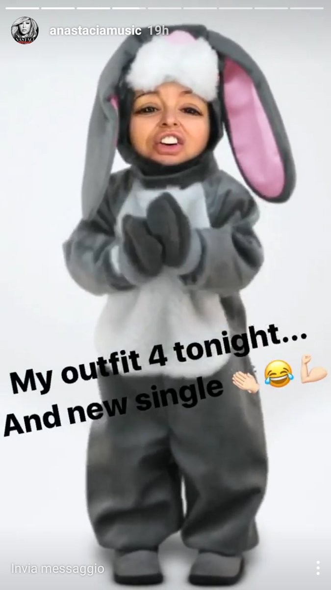 nuvolebluerosa's tweet photo. @AnastaciaMusic if I may give you a little  outfit suggestion for #A4app tour, you look great in this 😂 https://t.co/7hpu9Sj0CW