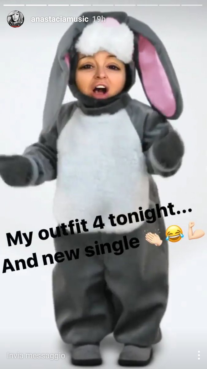 nuvolebluerosa's tweet photo. @AnastaciaMusic if I may give you a little  outfit suggestion for #A4app tour, you look great in this 😂 https://t.co/7hpu9Sj0CW