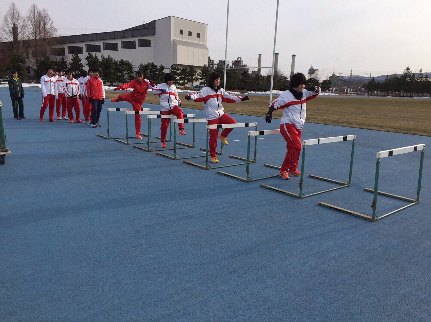 北翔大学陸上競技部 短長ブロック 0 400m 合宿３日目午後の練習です 本日も選手が考えたメニューを行いました ダイナミックストレッチ ハードルドリル 体幹補強 最後は0m手押しで締めました 疲れた体には自重が1番効いてきますね 明日
