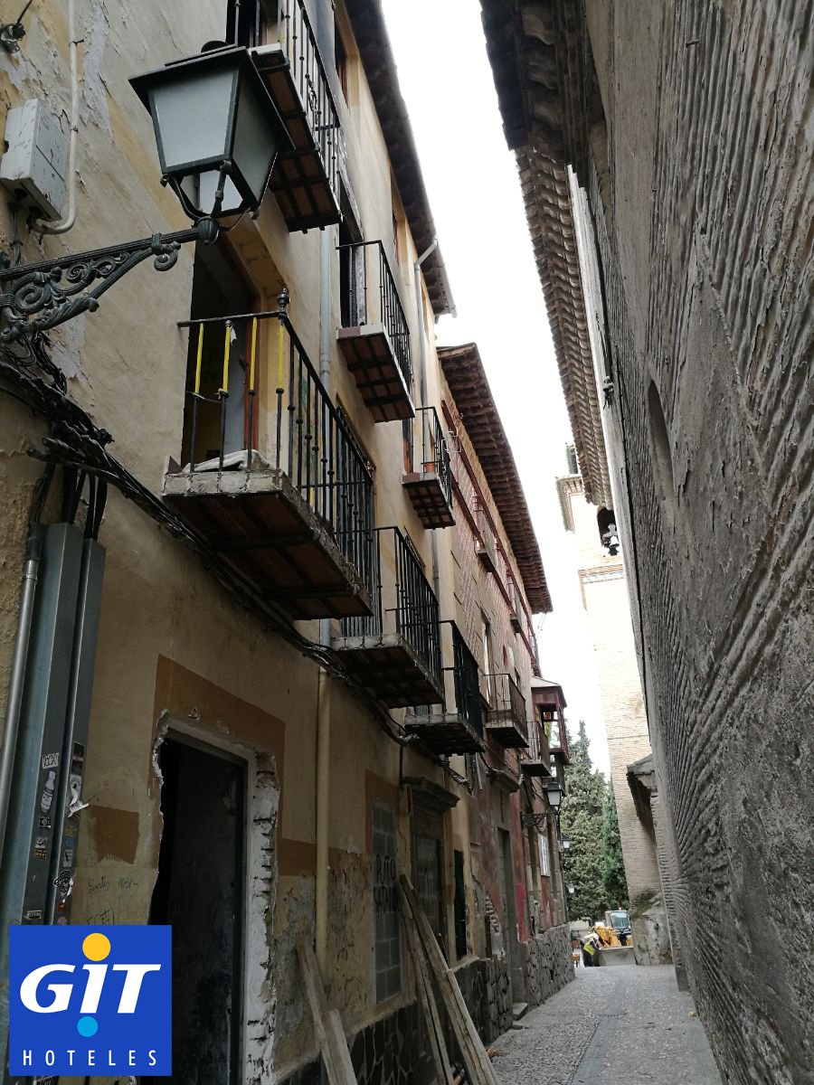 yithoteles's tweet photo. Nos enorgullece comunicar el inicio de las obras de la nueva apertura. Se trata del Hotel GIT Casa del Cadí, situado en Plaza Nueva-Granada. https://t.co/hSI96bDU2f
